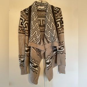 Abercrombie & Fitch woman’s size xs/s geometric design sweater